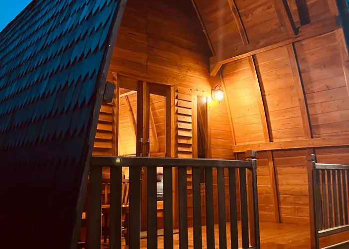 Em Er Glamping & *